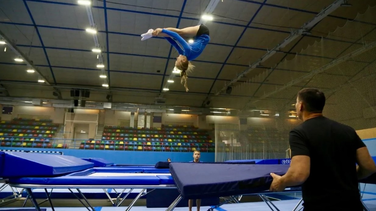 Il trampolino elastico come una disciplina sportiva